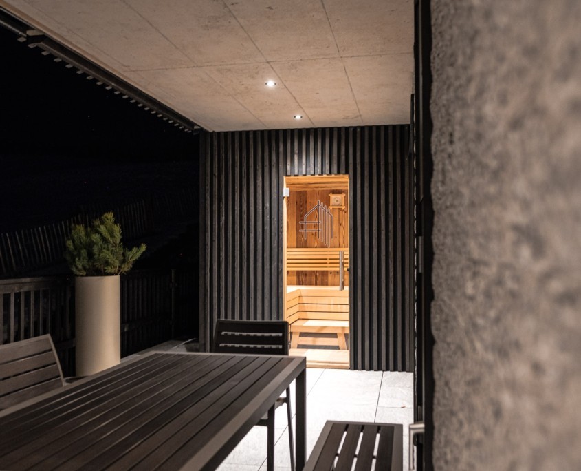 Abendstimmung über den Balkon in die Outdoor Sauna Domizil Hotel Herzog