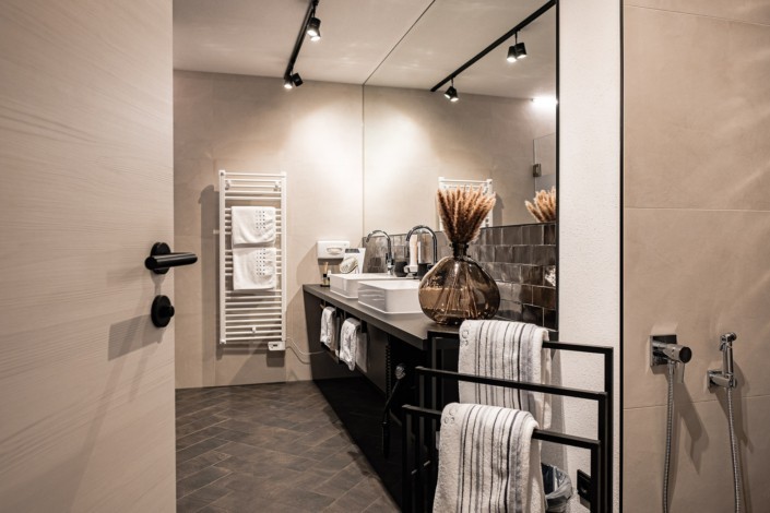 Top ausgestattetes Badezimmer in der Souterrain Wohnung