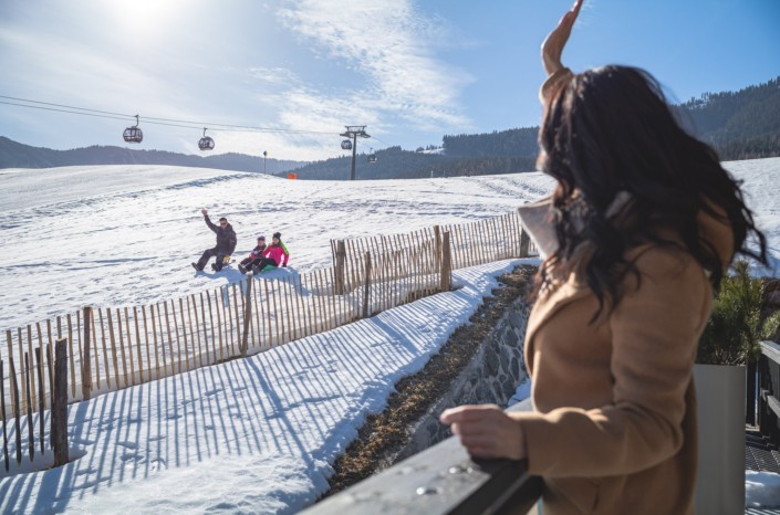 Wenn der Blick vom Apart Herzog zur Skipiste Steinbergbahn schweift