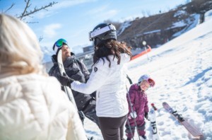 Die letzten Vorbereitungen für den Familienskitag im Skicircus Leogang Apart Herzog