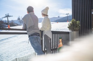 Gemeinsame Stunden im Apart Herzog mit Skipistenblick zur Steinbergbahn