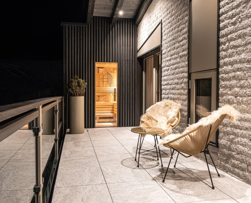 Abendstimmung auf dem Balkon Penthouse Alleinlage mit Outdoor Sauna