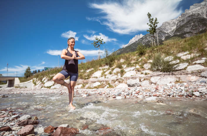 Yoga im Gebirgsbach Steinbergbahn Apart Herzog