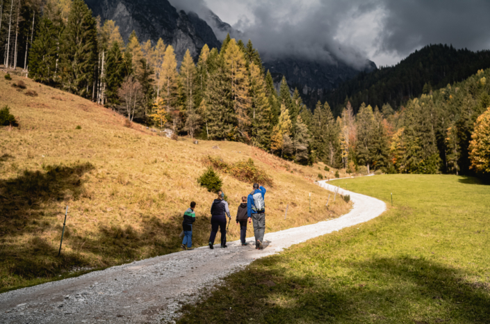 Wandern im Spätherbst in den Bergen Leogang Saalfelden