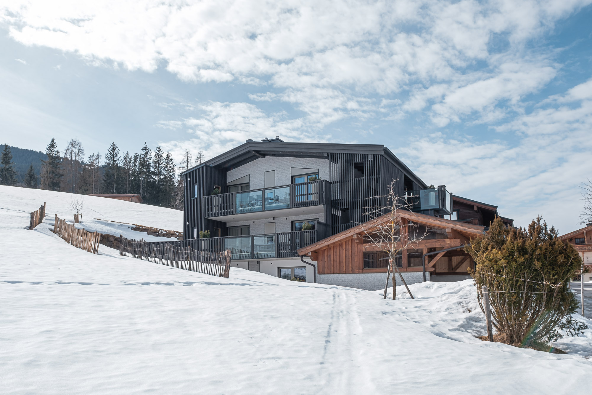 Winteransicht zur Mittagszeit vom Ferienhaus Apart Herzog